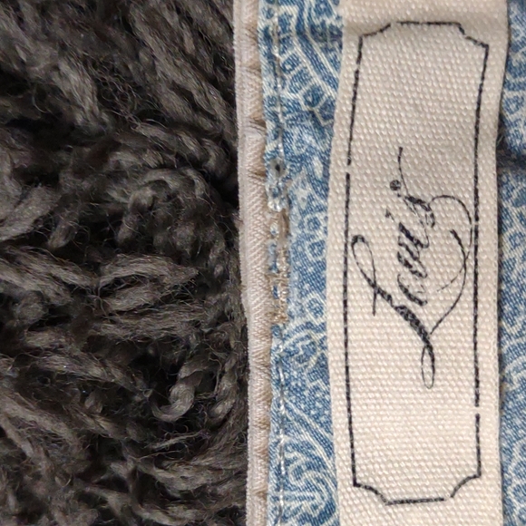 Levi - Picture 4 of 5